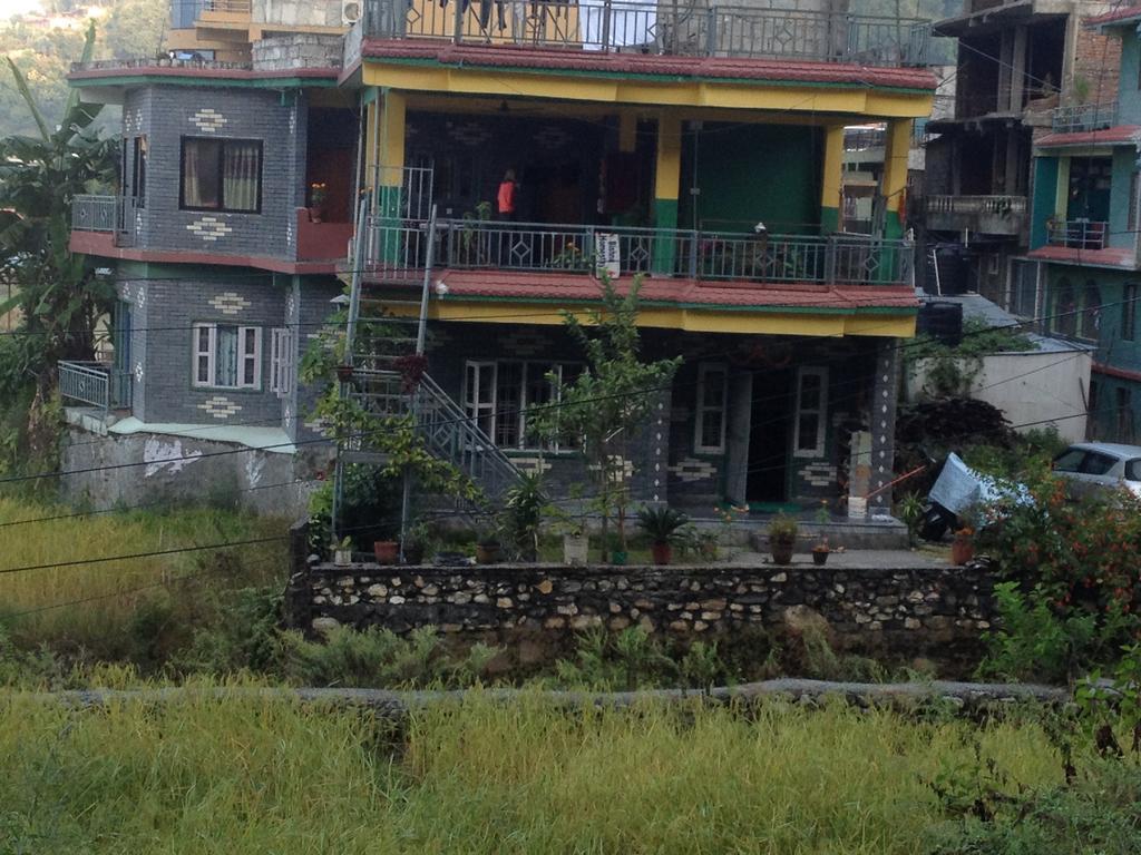 Bishnu Homestay Покхара Экстерьер фото