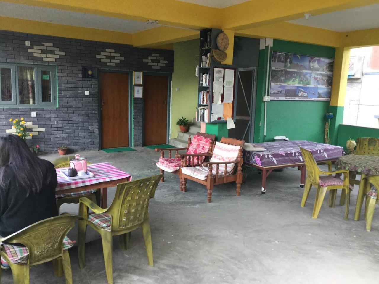 Bishnu Homestay Покхара Экстерьер фото